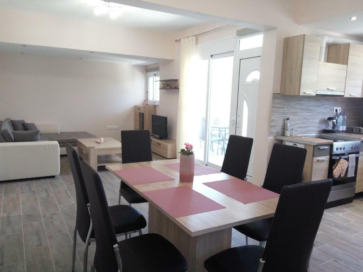 Helios & Elia Family Apartment Liapades Eksteriør billede